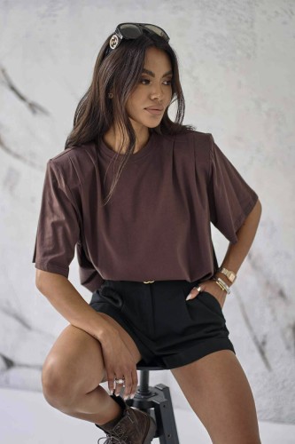 t-shirt z poduszkami na ramionach i zakładkami lola Fashion